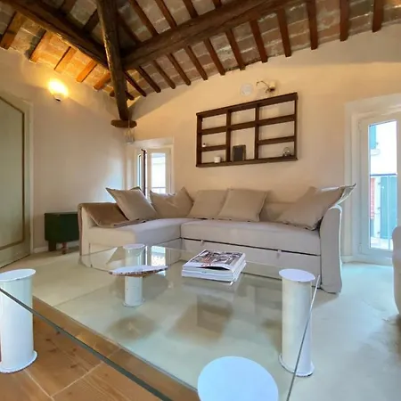 Incastrum - La Soffitta In Centro Ferrara