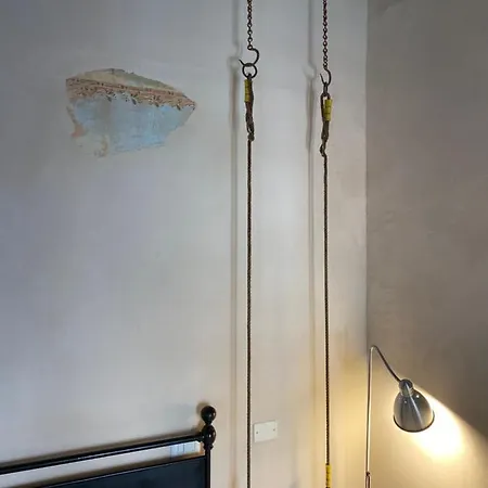 Incastrum - La Soffitta In Centro 费拉拉