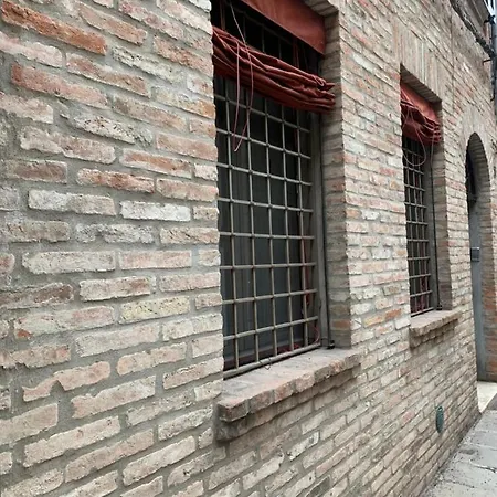 Lejlighed Incastrum - La Soffitta In Centro Ferrara