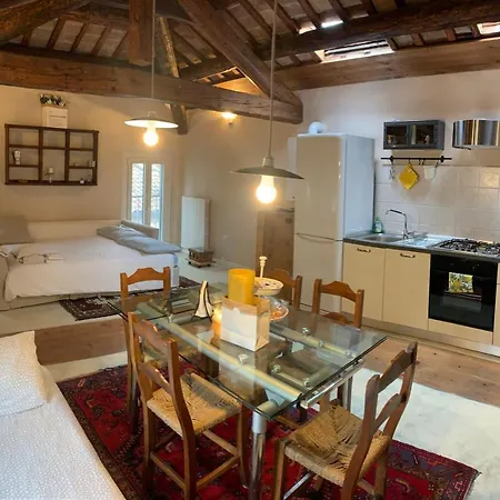 公寓 Incastrum - La Soffitta In Centro