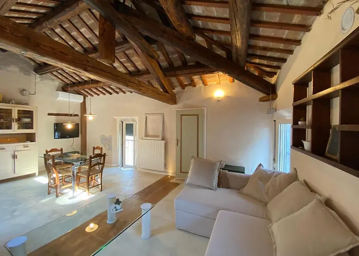 Incastrum - La Soffitta In Centro Daire *