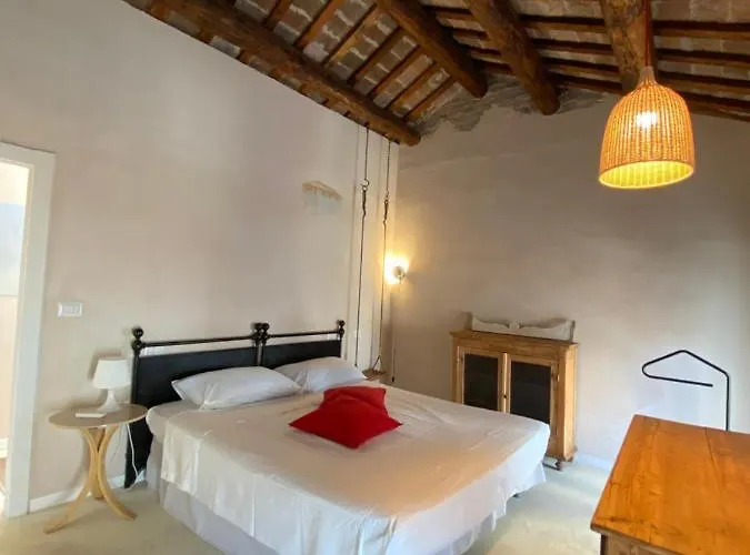 Incastrum - La Soffitta In Centro Daire