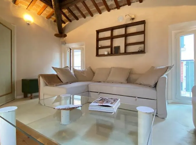 Incastrum - La Soffitta In Centro Ferrara