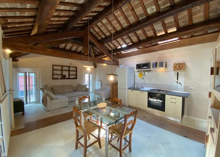 Apartment Incastrum - La Soffitta In Centro *