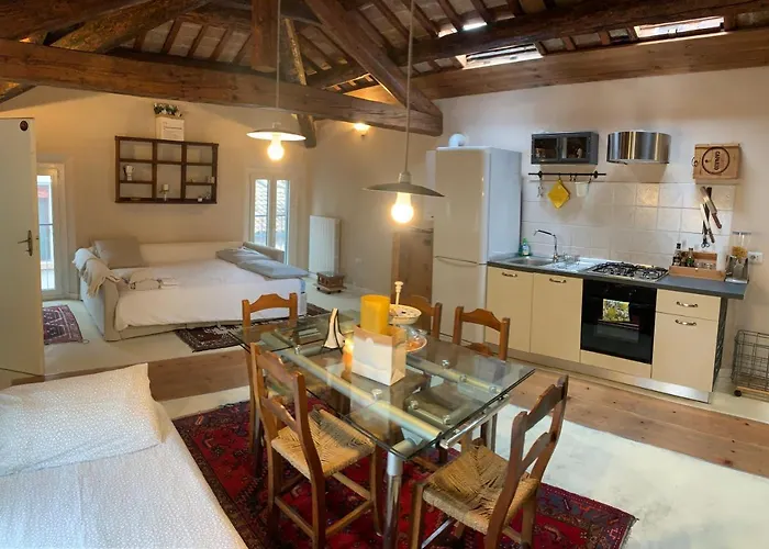 Apartament Incastrum - La Soffitta In Centro